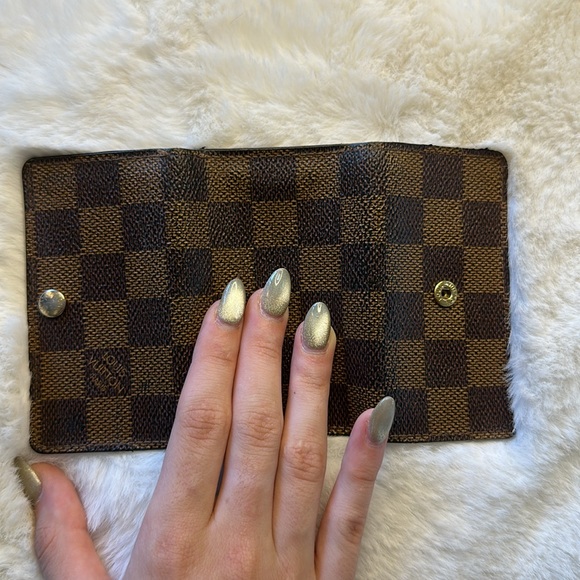 Louis Vuitton Authentic Damier Ebene 6 Key Holder Unisex - Picture 12 of 14